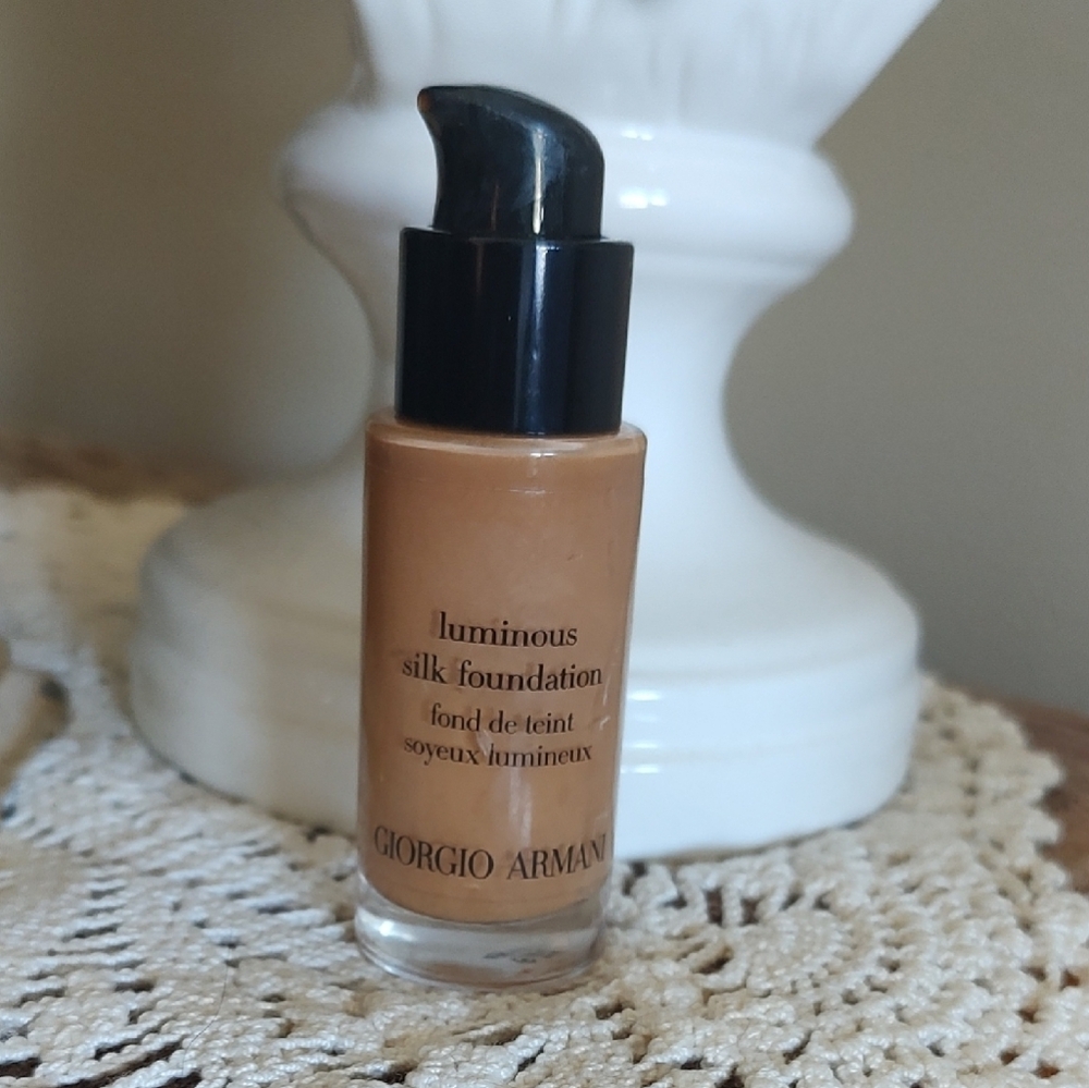 Giorgio Armani Luminous Silk Foundation -  #6.25 Warm Brown
